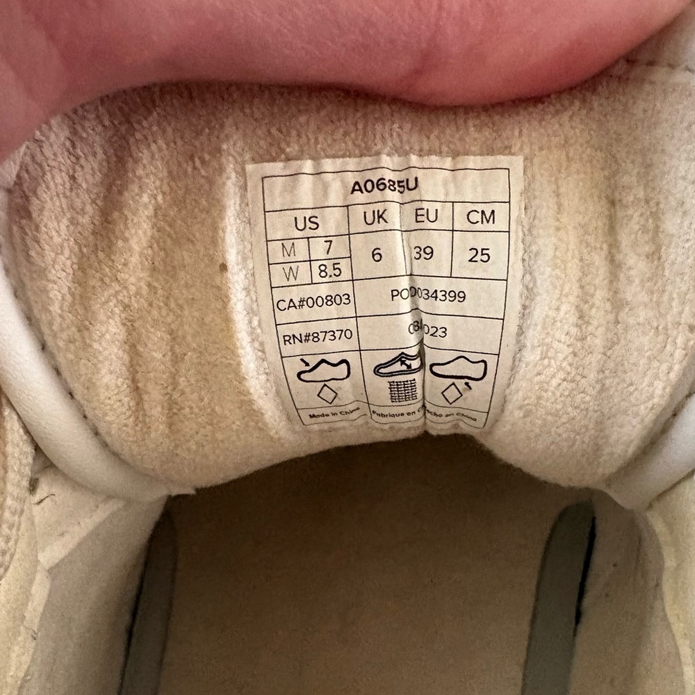 ALO Yoga White Sneakers - Read description - Picture 10 of 11